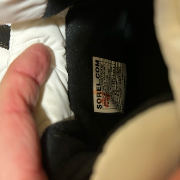 Sorel. Worn once just not my style! They are comfy! - Picture 5 of 6